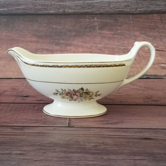 Homer Laughlin Other - Vintage 1944 Homer Laughlin Eggshell Georgian Gravy Boat with Gold Trim/Accents